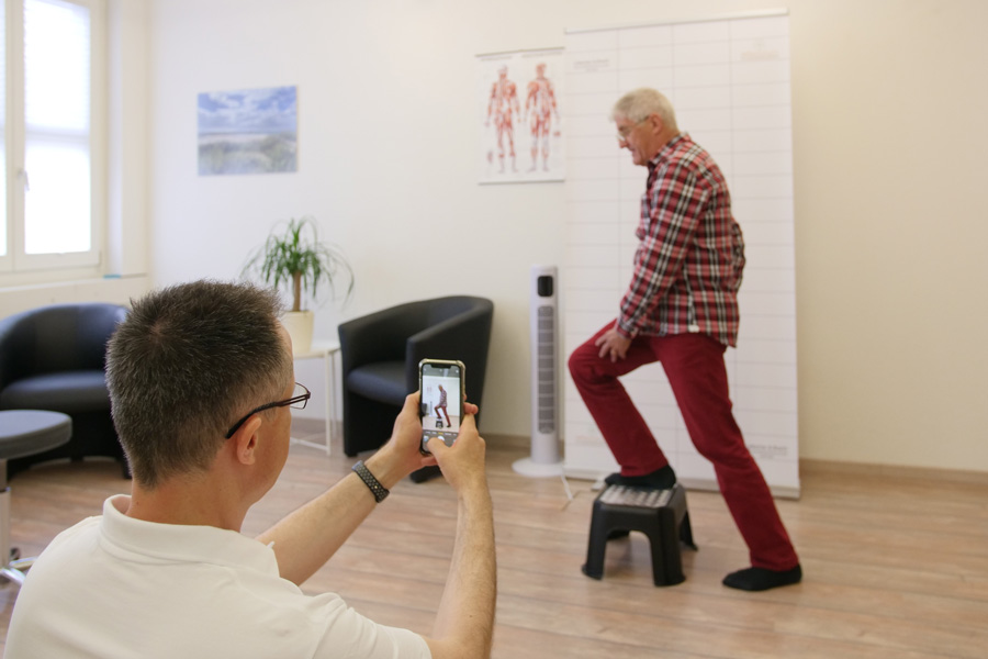 Reflextorium in Zug / Cham | Kari Kunz | Liebscher-Bracht-Schmerztherapie | Anamnese | Referenz-Aufnahme | Bild 2