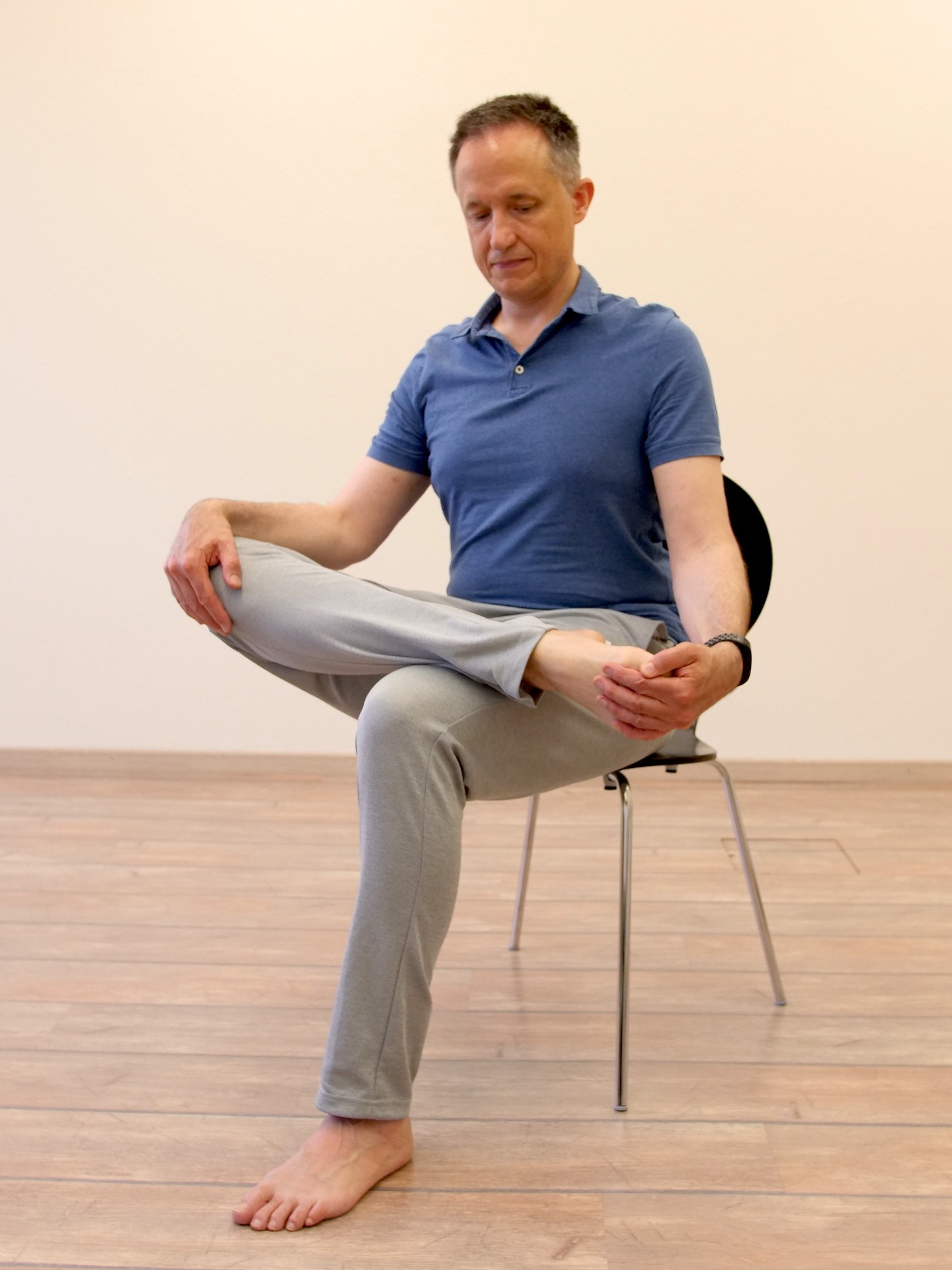 Reflextorium in Cham / Zug | Liebscher & Bracht Zug | Kari Kunz | Liebscher & Bracht-Übungen | Schienbein-Zehenstrecker-Übung