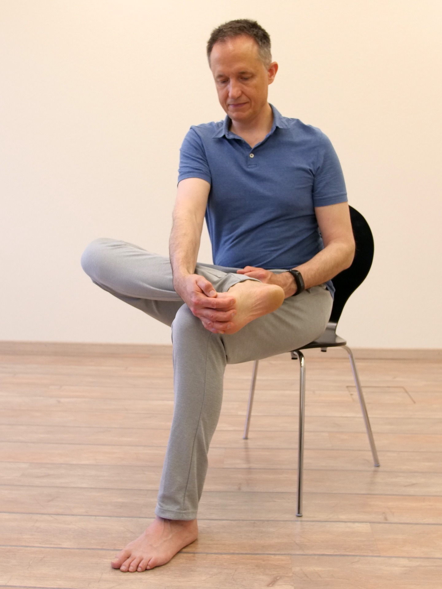 Reflextorium in Cham / Zug | Liebscher & Bracht Zug | Kari Kunz | Liebscher & Bracht-Übungen | Zehenbeuger-Übung
